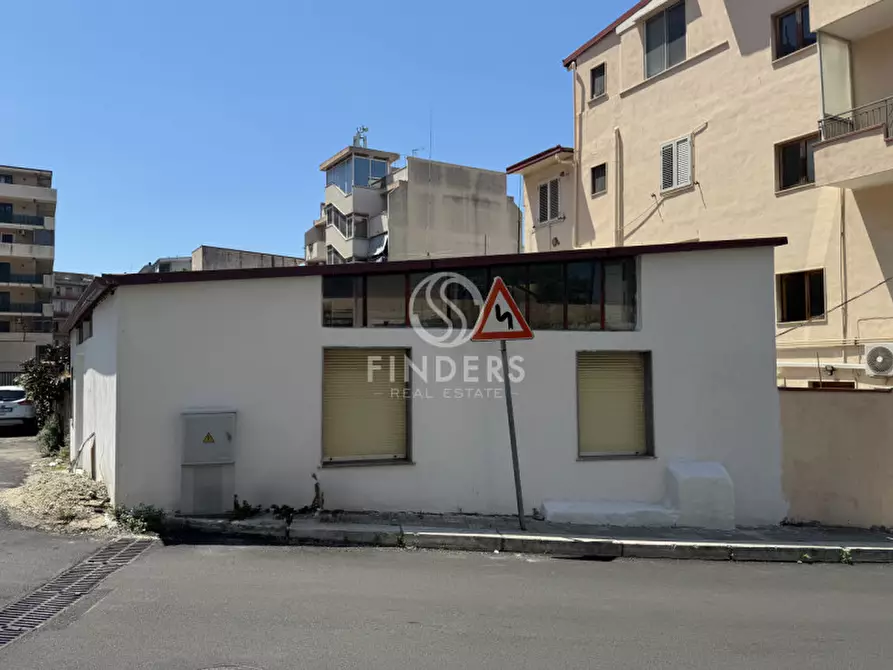 Immagine 2 di Magazzino in affitto  in via padre pio 5 a Reggio Di Calabria