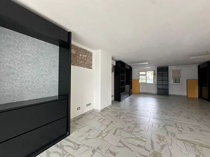 Immagine 2 di Negozio in affitto  in Via Roma a Nogarole Rocca
