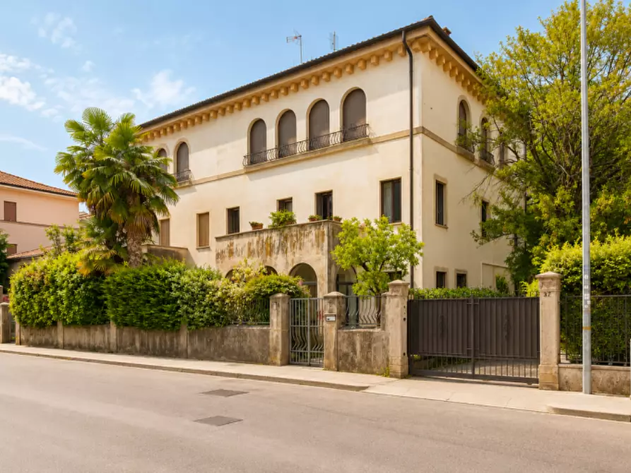 Immagine 1 di Casa bifamiliare in vendita  in Viale Legione Antonini a Vicenza