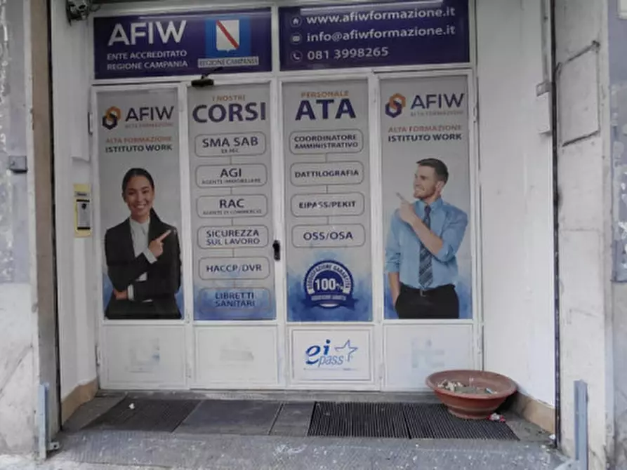 Immagine 2 di Attività commerciale in affitto  in Corso Arnaldo Lucci 54 a Napoli