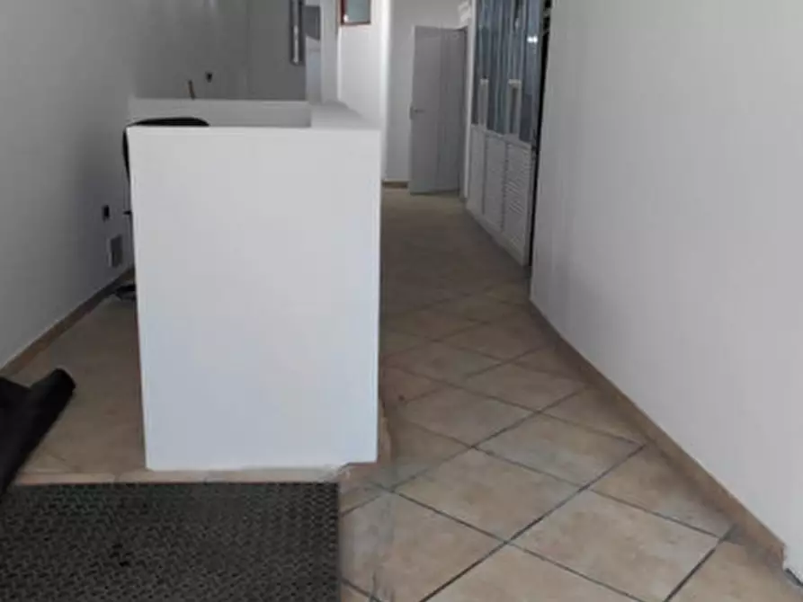 Immagine 6 di Attività commerciale in affitto  in Corso Arnaldo Lucci 54 a Napoli