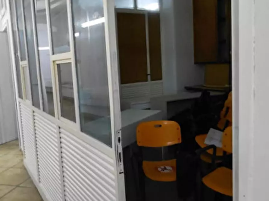 Immagine 7 di Attività commerciale in affitto  in Corso Arnaldo Lucci 54 a Napoli