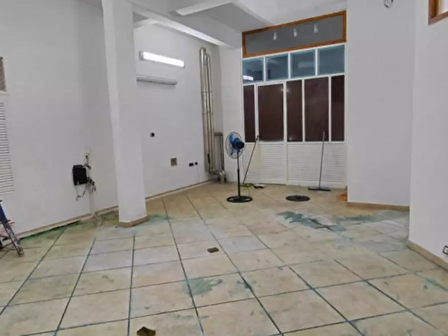 Immagine 11 di Attività commerciale in affitto  in Corso Arnaldo Lucci 54 a Napoli
