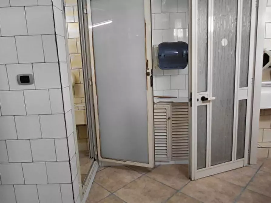 Immagine 24 di Attività commerciale in affitto  in Corso Arnaldo Lucci 54 a Napoli