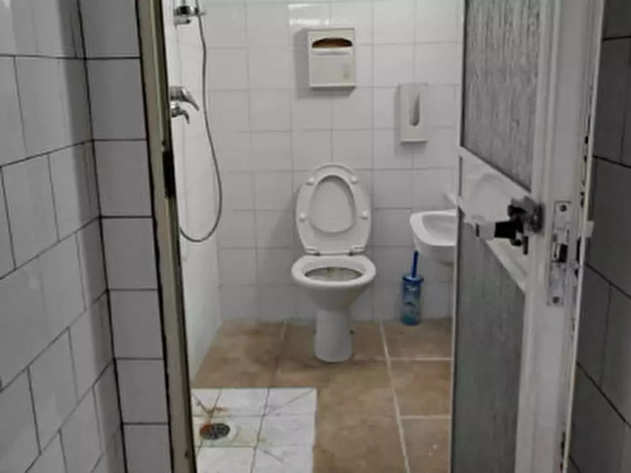 Immagine 26 di Attività commerciale in affitto  in Corso Arnaldo Lucci 54 a Napoli