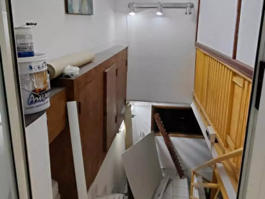 Immagine 31 di Attività commerciale in affitto  in Corso Arnaldo Lucci 54 a Napoli