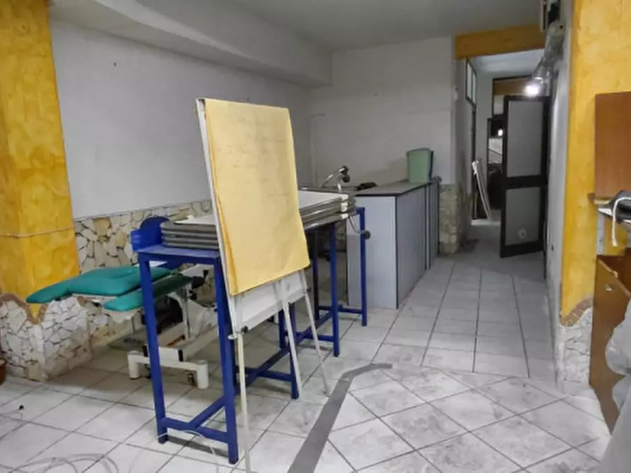 Immagine 32 di Attività commerciale in affitto  in Corso Arnaldo Lucci 54 a Napoli