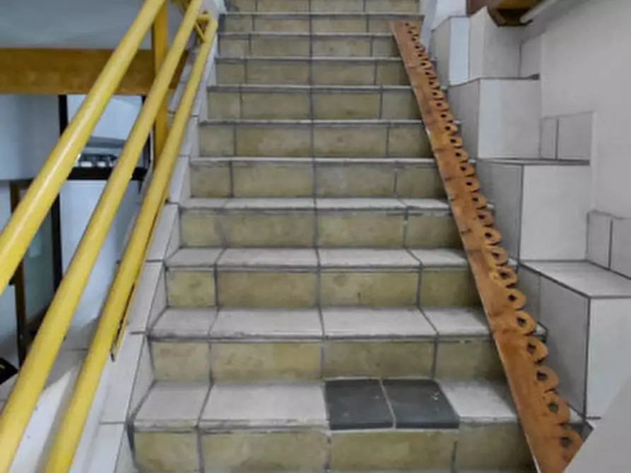 Immagine 33 di Attività commerciale in affitto  in Corso Arnaldo Lucci 54 a Napoli