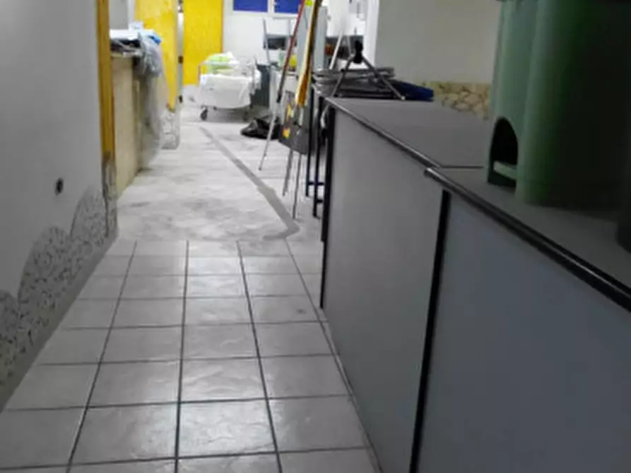 Immagine 34 di Attività commerciale in affitto  in Corso Arnaldo Lucci 54 a Napoli