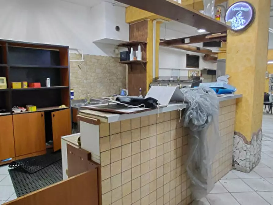 Immagine 35 di Attività commerciale in affitto  in Corso Arnaldo Lucci 54 a Napoli