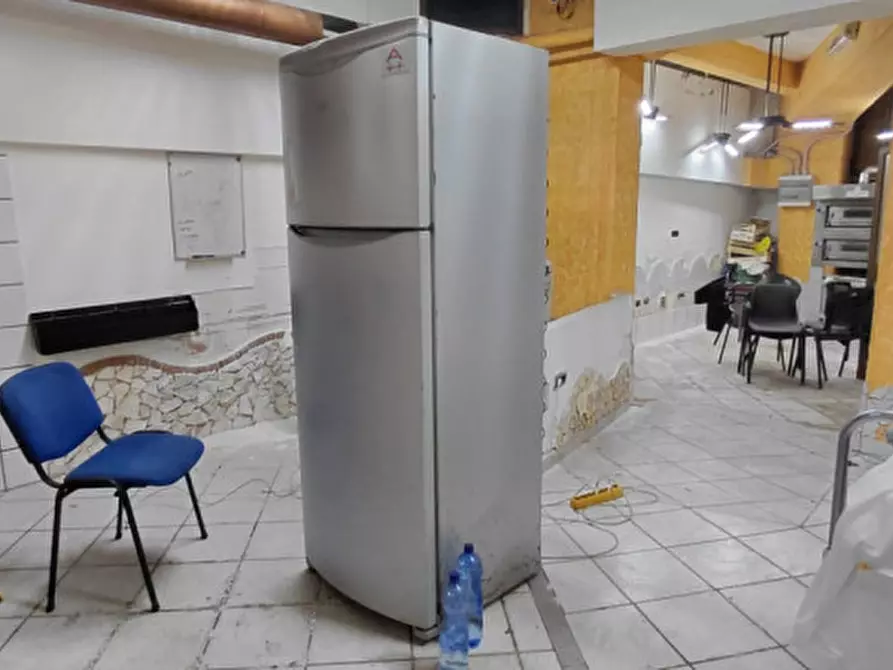 Immagine 36 di Attività commerciale in affitto  in Corso Arnaldo Lucci 54 a Napoli