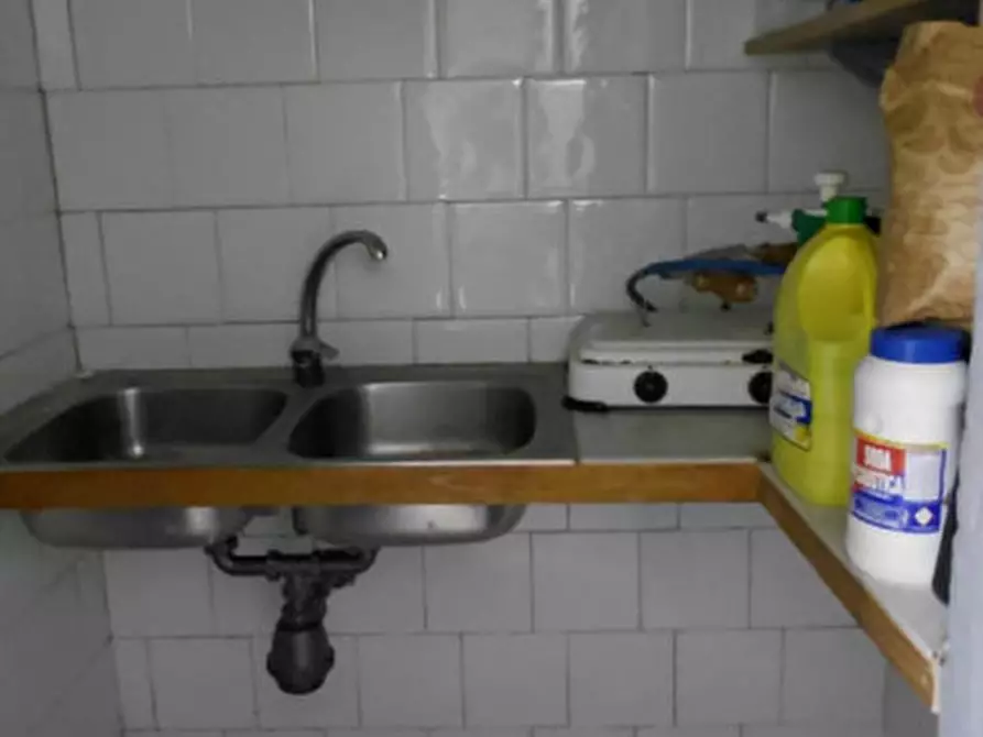 Immagine 39 di Attività commerciale in affitto  in Corso Arnaldo Lucci 54 a Napoli