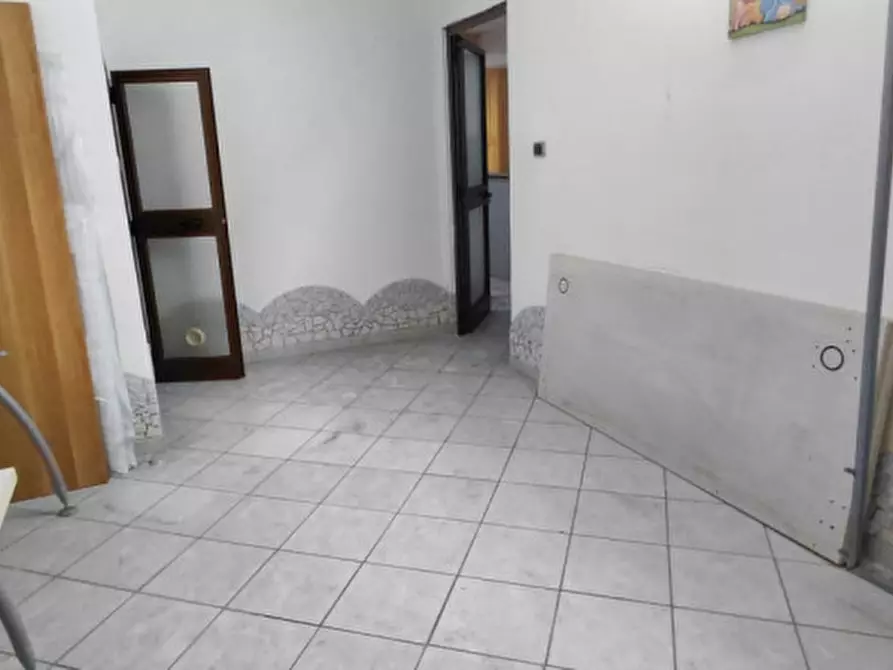 Immagine 40 di Attività commerciale in affitto  in Corso Arnaldo Lucci 54 a Napoli