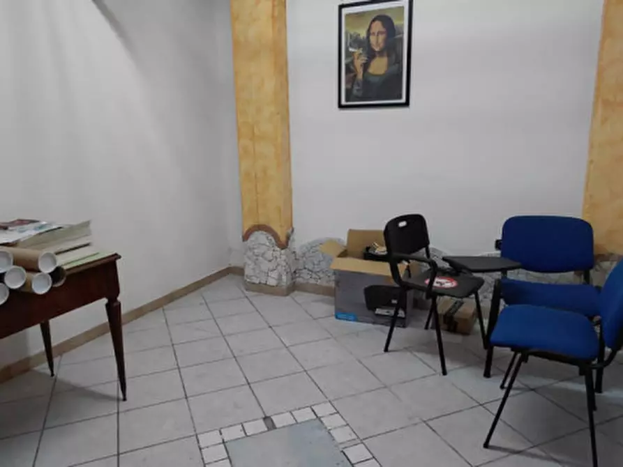 Immagine 41 di Attività commerciale in affitto  in Corso Arnaldo Lucci 54 a Napoli