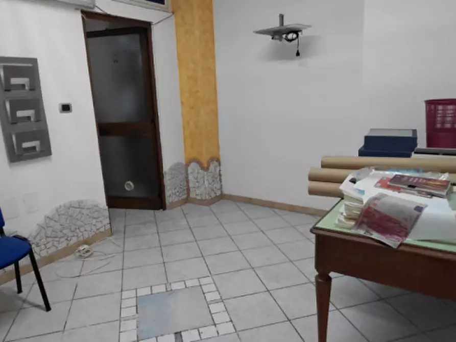 Immagine 42 di Attività commerciale in affitto  in Corso Arnaldo Lucci 54 a Napoli