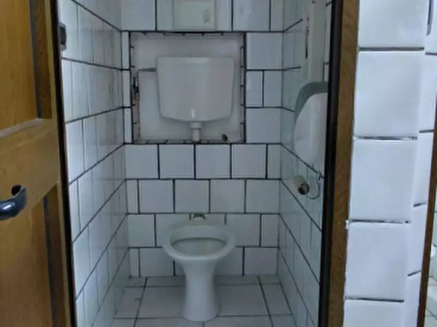 Immagine 43 di Attività commerciale in affitto  in Corso Arnaldo Lucci 54 a Napoli