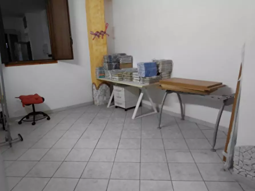 Immagine 46 di Attività commerciale in affitto  in Corso Arnaldo Lucci 54 a Napoli