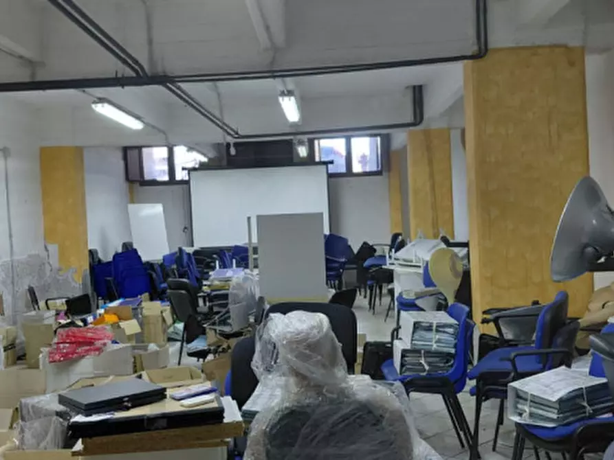 Immagine 47 di Attività commerciale in affitto  in Corso Arnaldo Lucci 54 a Napoli