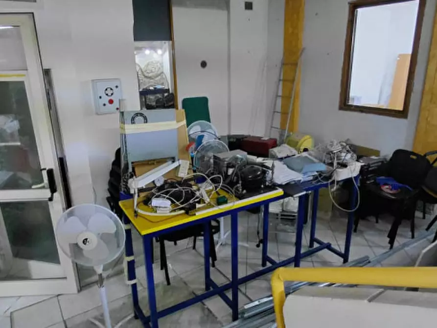 Immagine 48 di Attività commerciale in affitto  in Corso Arnaldo Lucci 54 a Napoli