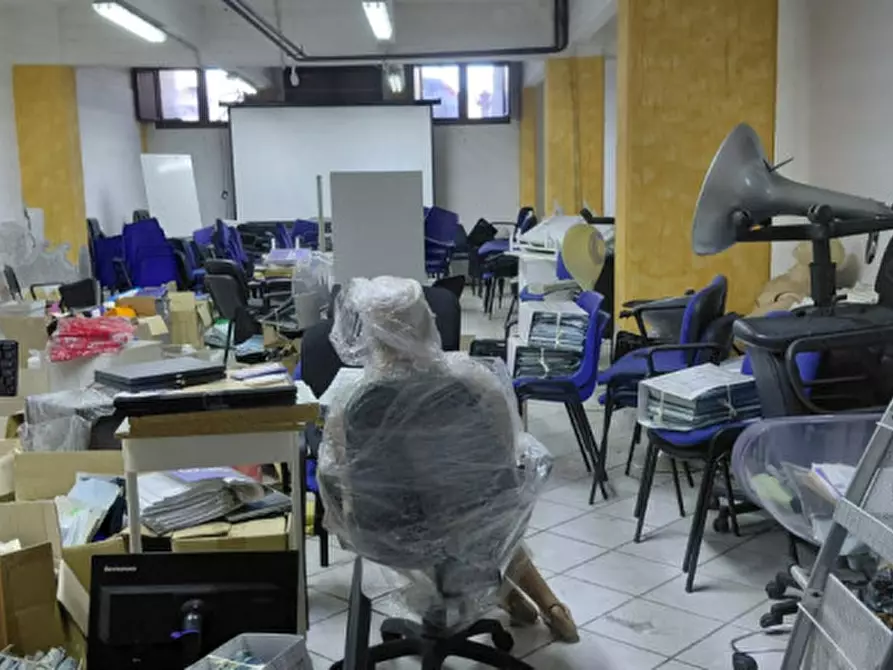 Immagine 51 di Attività commerciale in affitto  in Corso Arnaldo Lucci 54 a Napoli