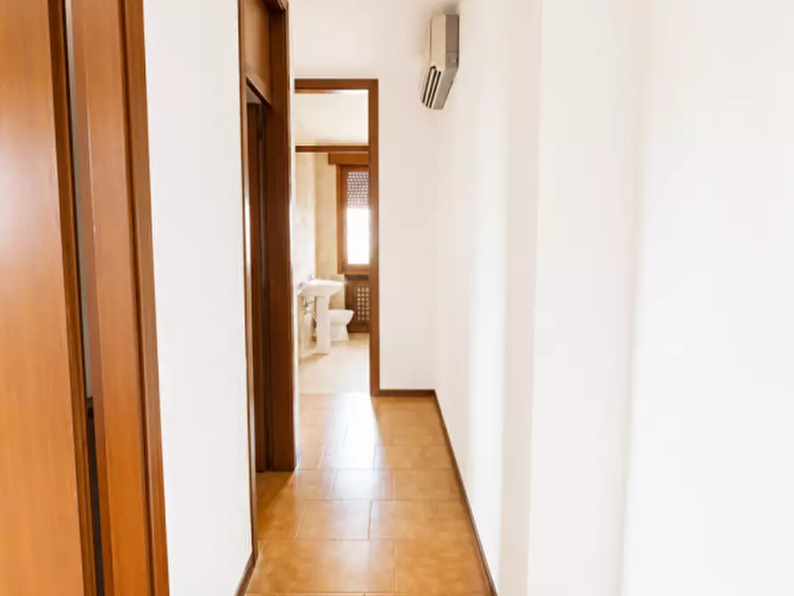 Immagine 6 di Appartamento in vendita  in Via Antonio Rosmini a Abano Terme