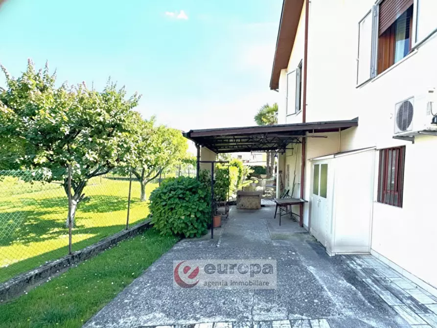 Immagine 11 di Casa indipendente in vendita  in VIA L. DA VINCI, 16 a Monticello Conte Otto