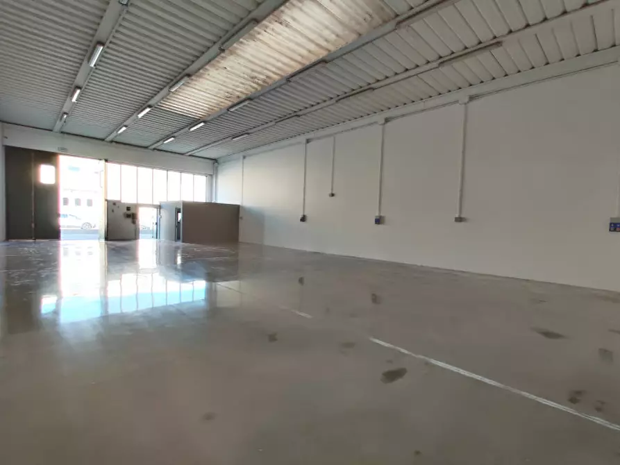 Immagine 3 di Capannone industriale in vendita  in Via Angelo Barovier a Abano Terme