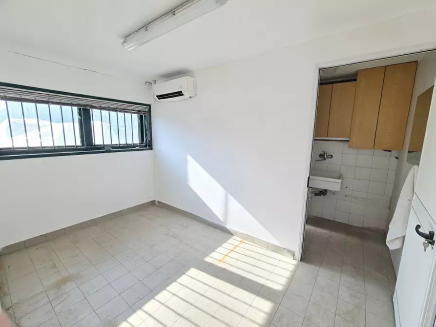Immagine 5 di Negozio in vendita  in Via Angelo Barovier a Abano Terme