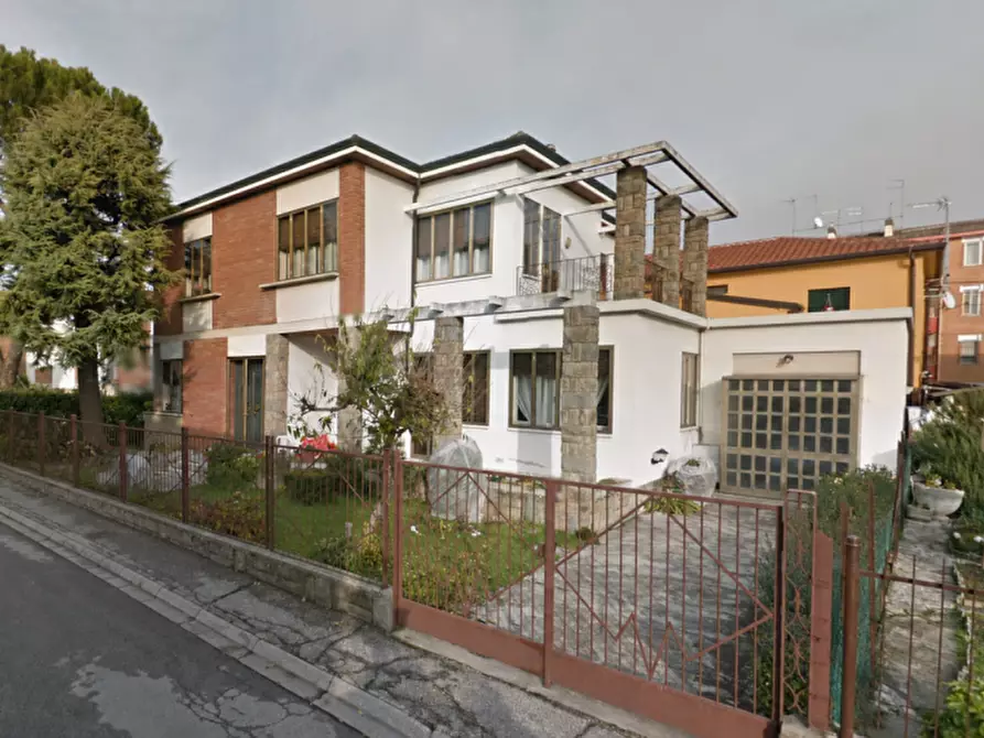 Immagine 1 di Villa in vendita  in Viale Tre Martiri a Rovigo