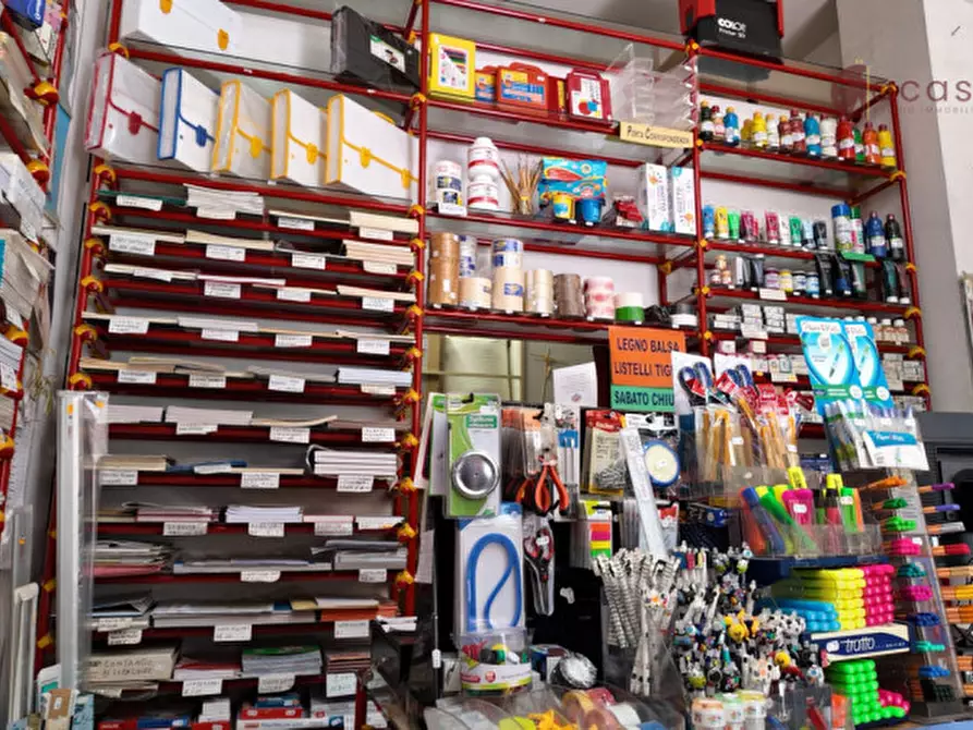 Immagine 10 di Attività commerciale in vendita  in Via Ernesto Basile 154 a Palermo