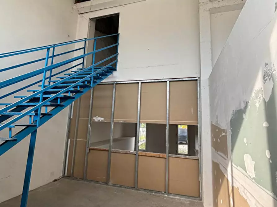 Immagine 10 di Capannone industriale in vendita  in Via Udine 122 a Pordenone