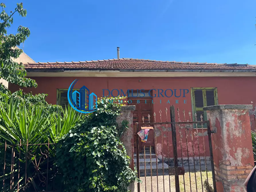 Immagine 1 di Rustico / casale in vendita  in Via Francesco Azzurri a Roma