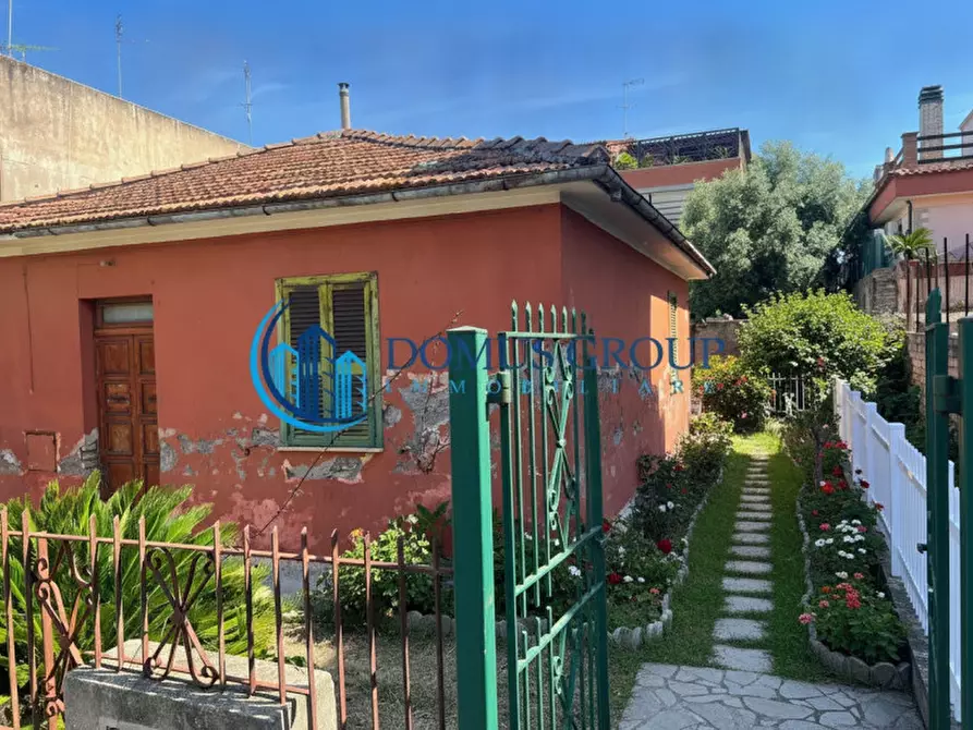 Immagine 4 di Rustico / casale in vendita  in Via Francesco Azzurri a Roma