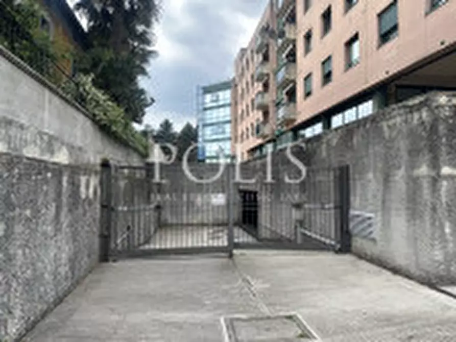 Immagine 2 di Garage in vendita  in VIA BELVEDERE 43 a Como