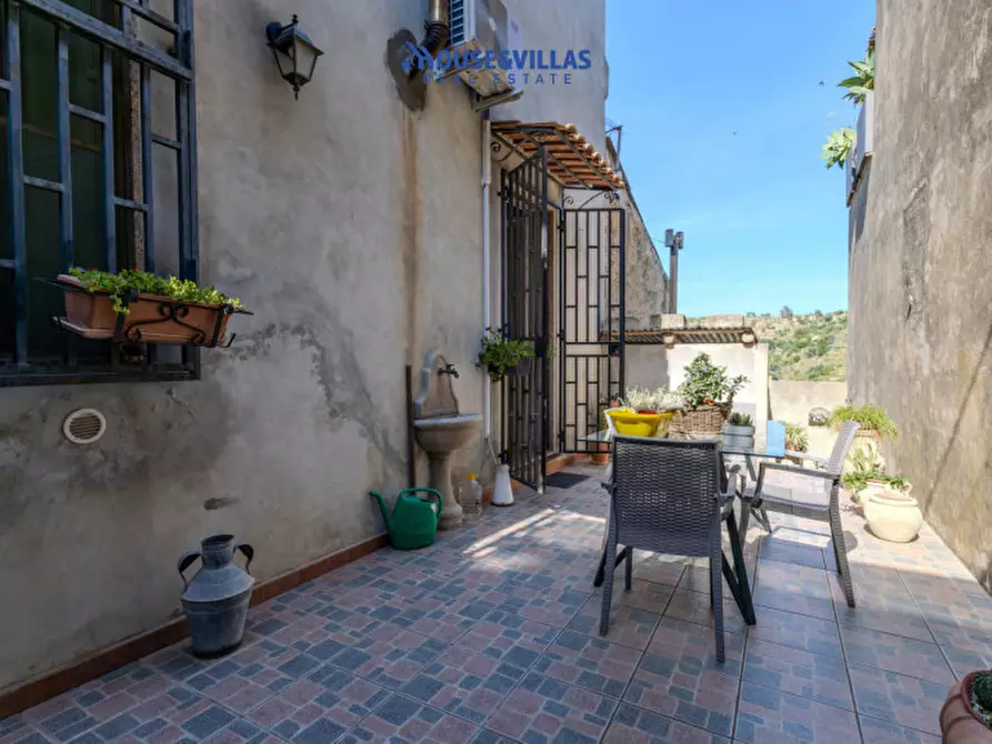 Immagine 32 di Casa indipendente in vendita  in Via Angelo Cavarra a Noto