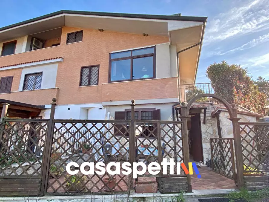 Immagine 1 di Villa in vendita  in Via Gian Lorenzo Bernini 52C a Guidonia Montecelio