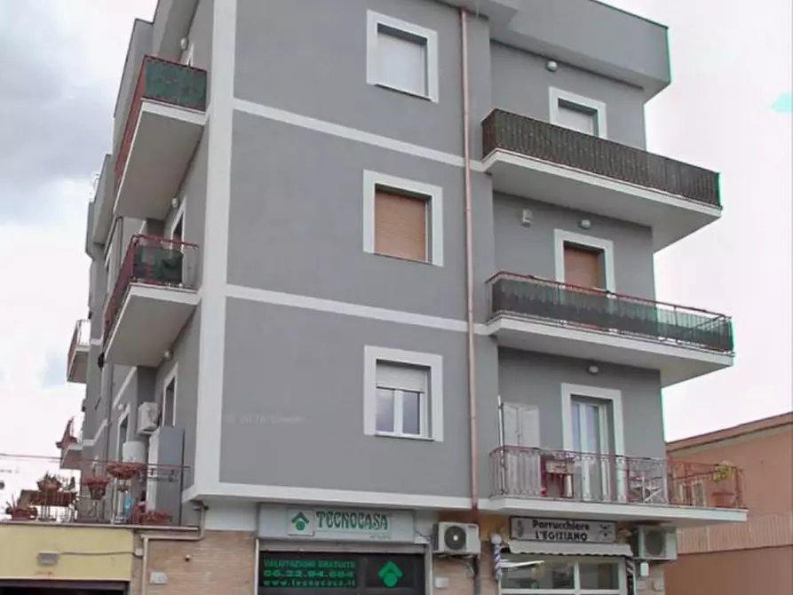 Immagine 1 di Appartamento in vendita  in Via della Rustica 246 a Roma
