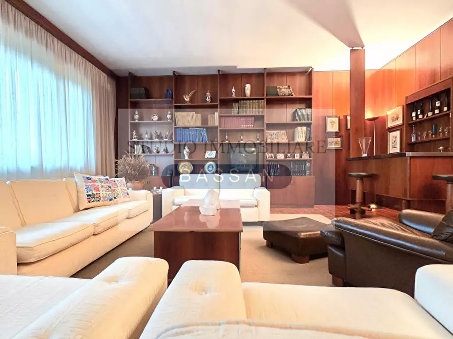 Immagine 11 di Bed & Breakfast in vendita  in via  Tevere 4 a Lonate Pozzolo