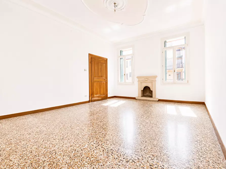 Immagine 10 di Appartamento in vendita  in Contra' Oratorio dei Proti a Vicenza