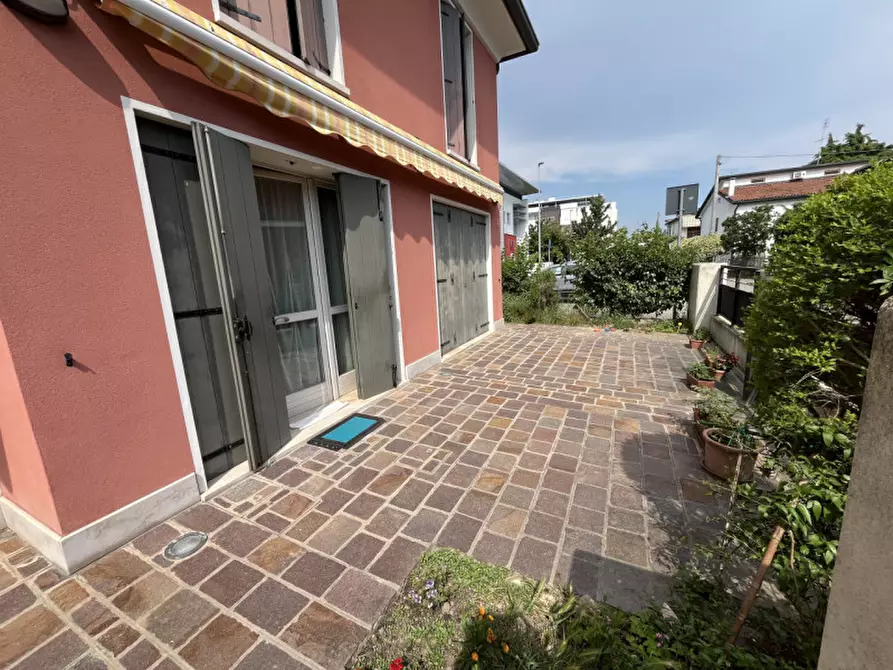 Immagine 1 di Appartamento in vendita  in Via Giosuè Carducci 3 a Dolo