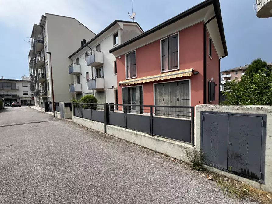 Immagine 8 di Appartamento in vendita  in Via Giosuè Carducci 3 a Dolo