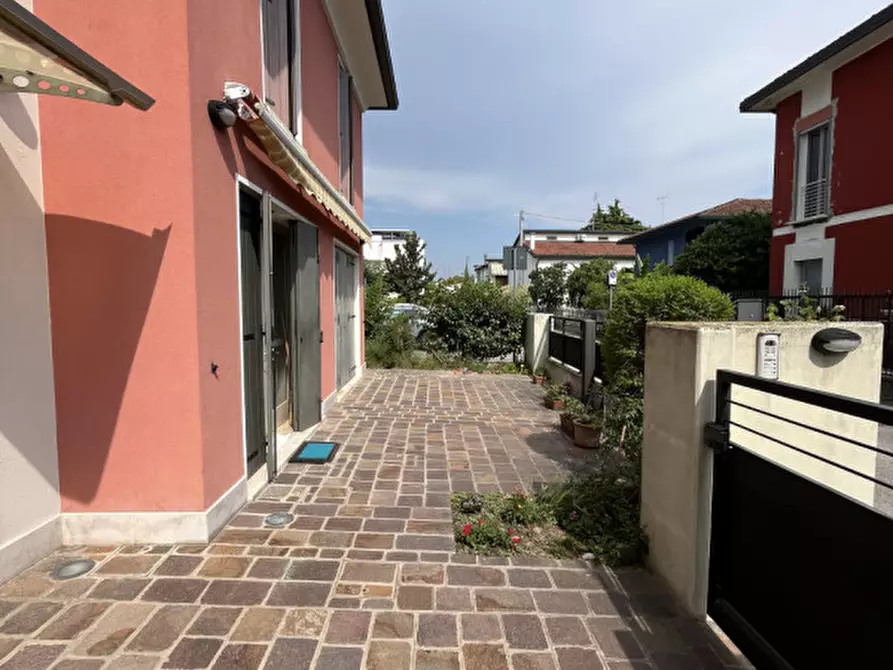 Immagine 10 di Appartamento in vendita  in Via Giosuè Carducci 3 a Dolo