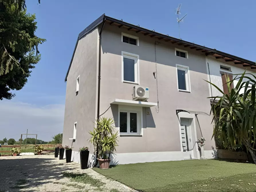 Immagine 1 di Casa bifamiliare in vendita  in strada Cinta Rigosa n. 1 a Roccabianca