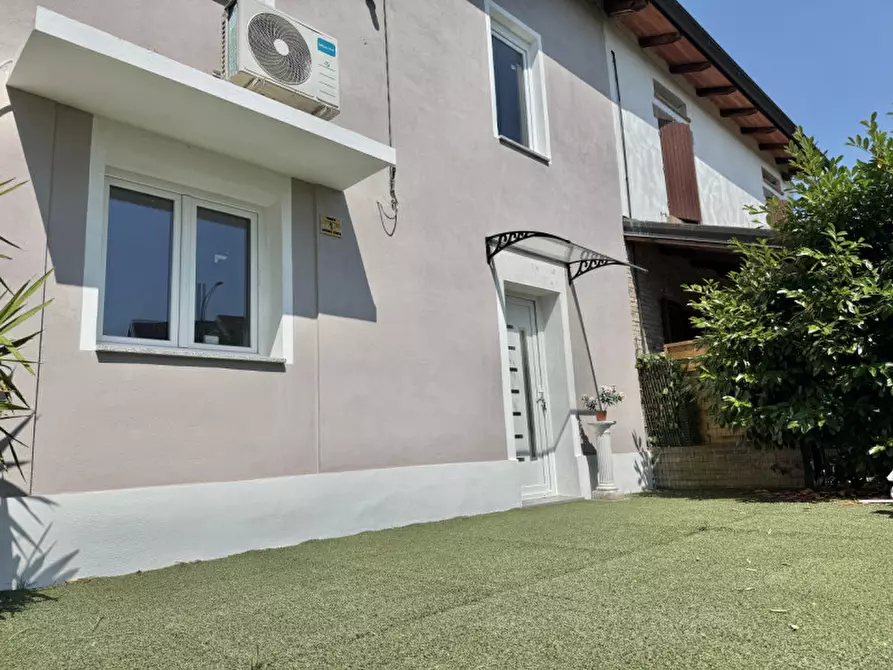 Immagine 29 di Casa bifamiliare in vendita  in strada Cinta Rigosa n. 1 a Roccabianca