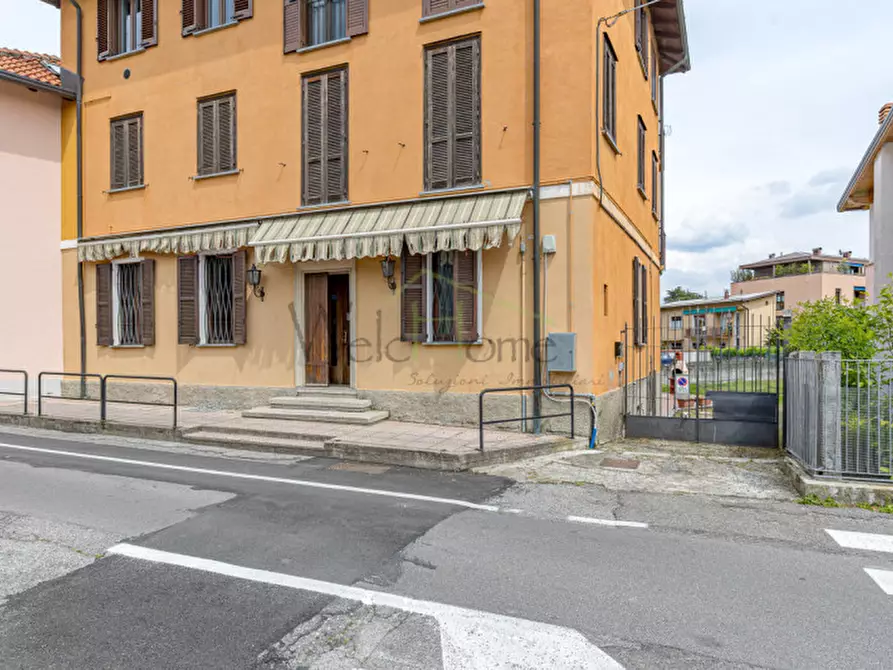 Immagine 1 di Negozio in vendita  in via trento 9 a Erba