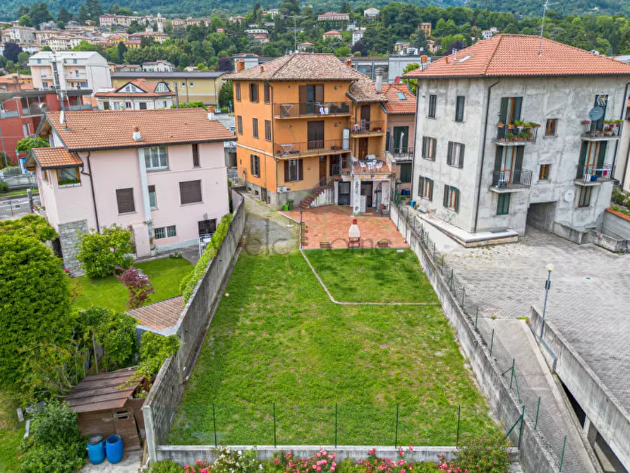 Immagine 3 di Negozio in vendita  in via trento 9 a Erba