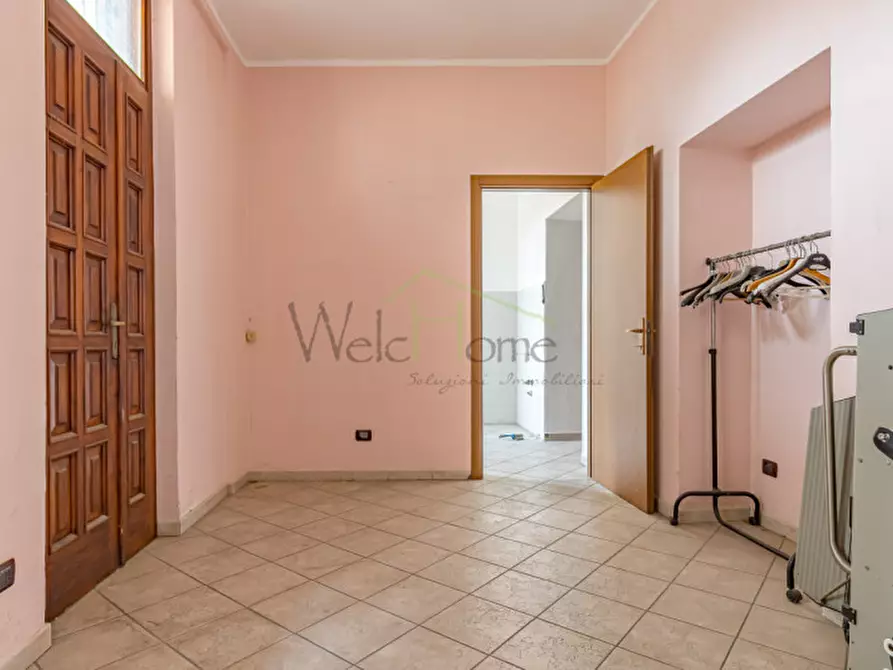 Immagine 10 di Negozio in vendita  in via trento 9 a Erba