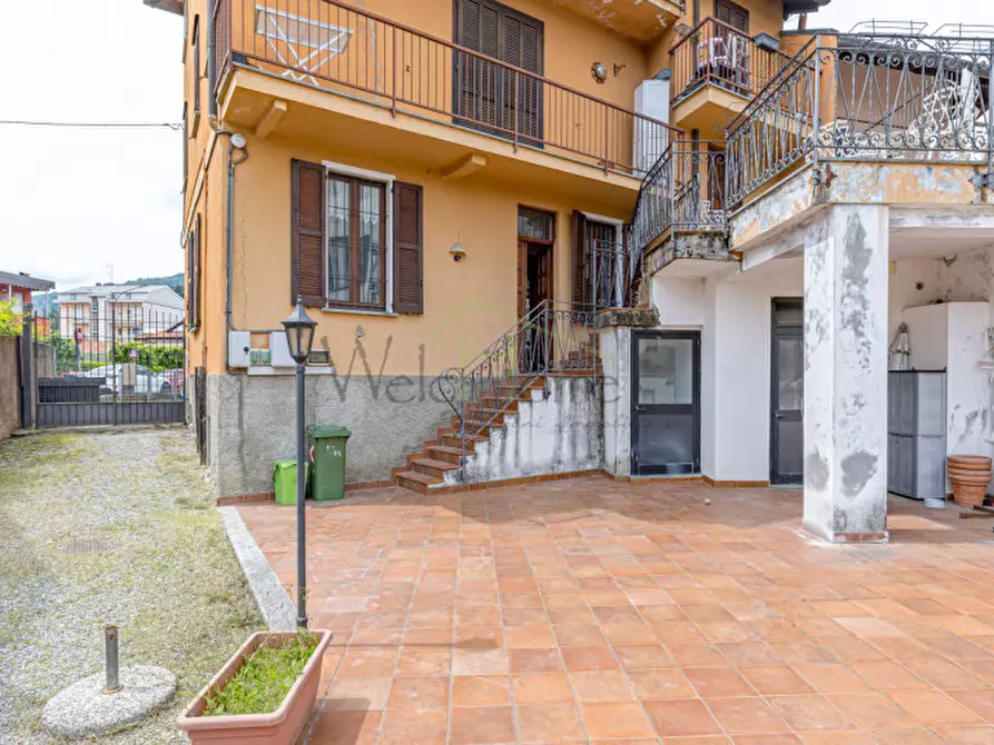 Immagine 21 di Negozio in vendita  in via trento 9 a Erba