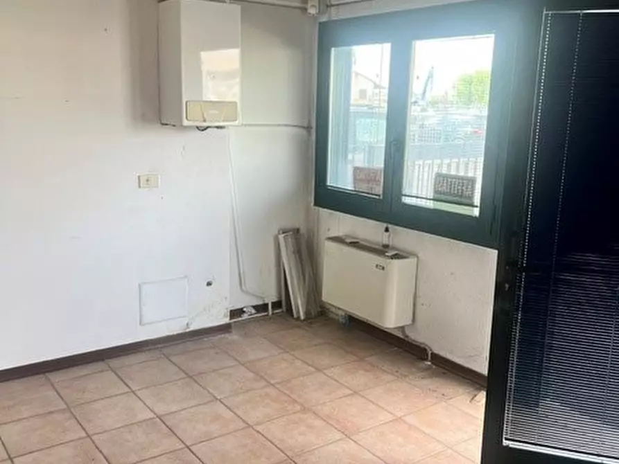 Immagine 4 di Capannone industriale in vendita  in Via Vò di Placca a Due Carrare