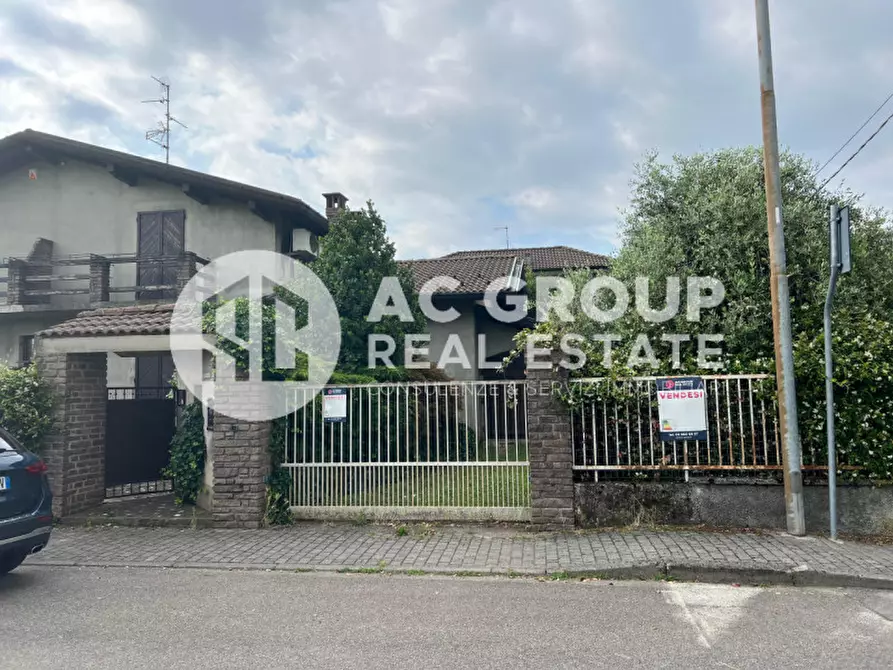 Immagine 1 di Casa bifamiliare in vendita  in Via Lazio a Lentate Sul Seveso